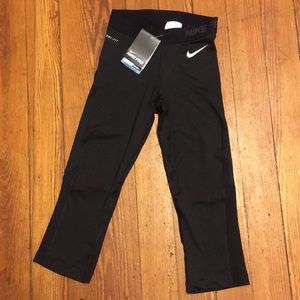 XS Nike Pro Hypercool Cropped Leggings